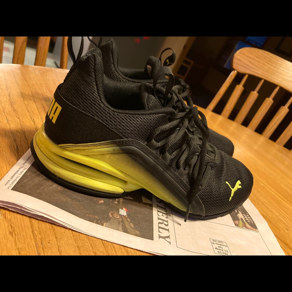 Mens Size 7 Puma Shoes